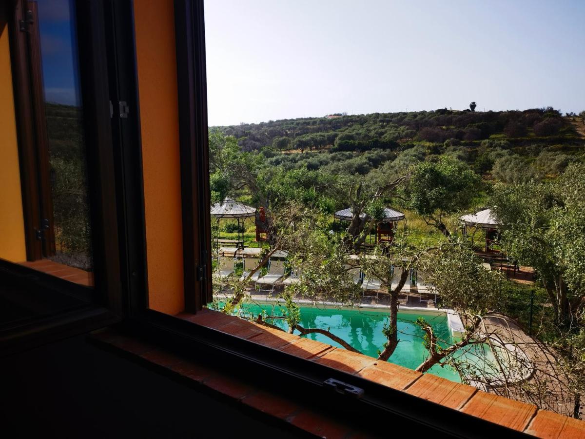 La Corte Degli Ulivi - Albergo Rurale Tresnuraghes Екстериор снимка